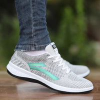 Sapatos antigos de tecido de Pequim, sapatos casuais casuais de verão para homem respiráveis e na moda, sapatos de malha desportivos masculinos versáteis para homens