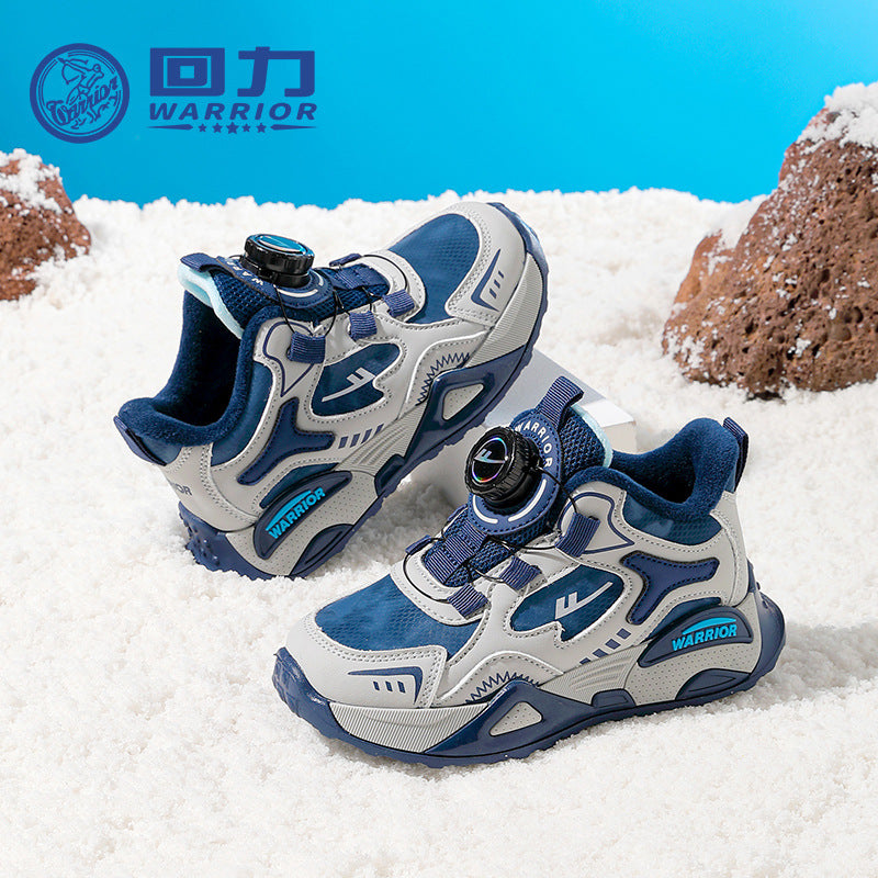 Os novos sapatos desportivos de lã forrados em couro com blocos de cor da Warrior, sapatos casuais confortáveis para o exterior de alta estética, sapatos infantis de algodão da moda e versáteis