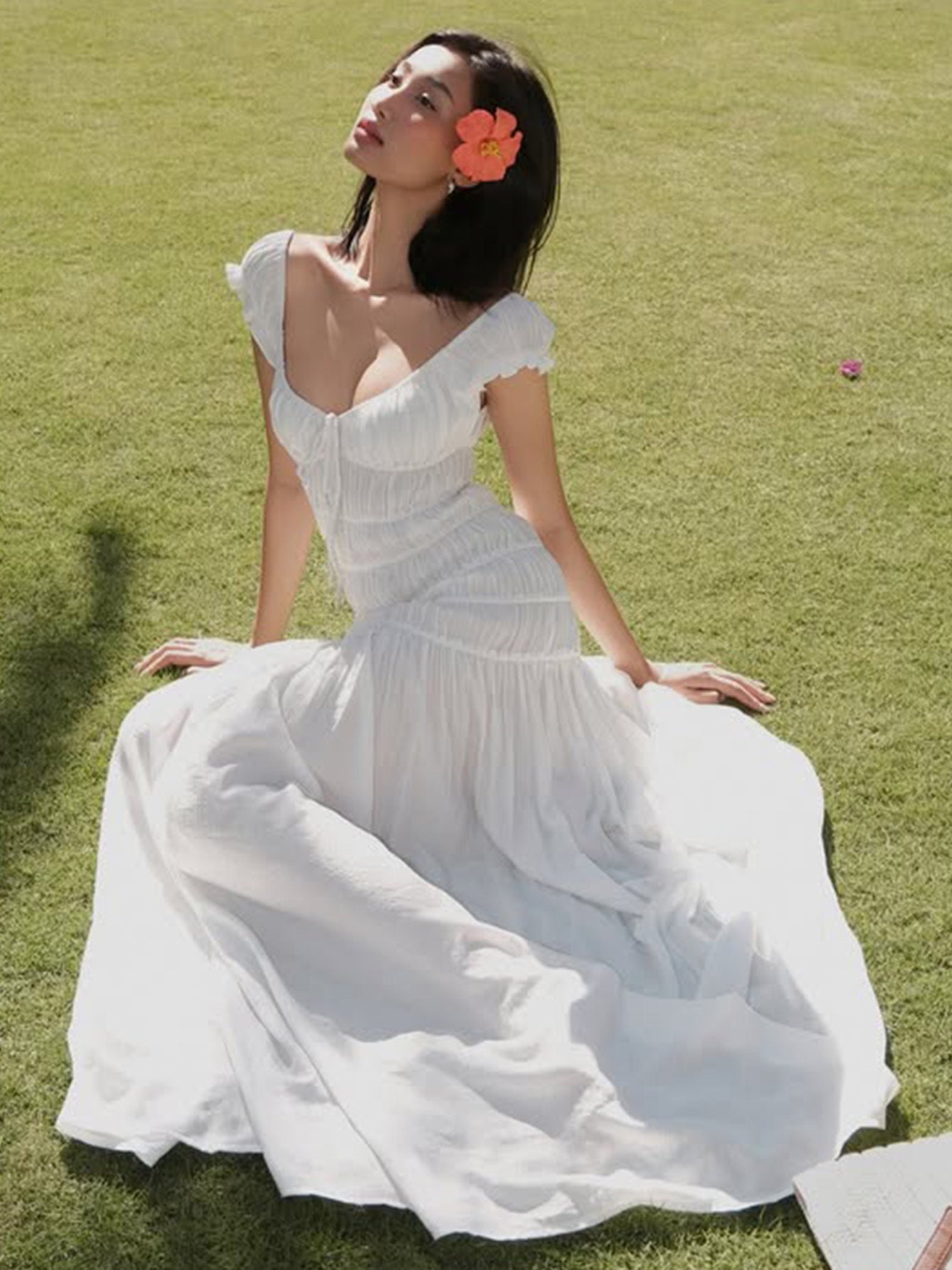 Moda francesa, europeia e americana transfronteiriça, novo vestido sexy de mangas plissadas com decote em V, slim fit, textura e textura fresca