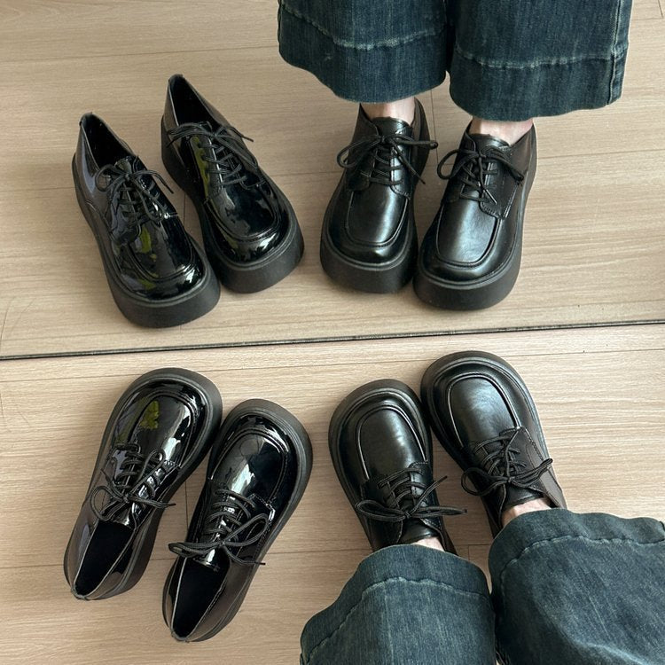 Sapatos simples de mulher com sola grossa, novos sapatos de couro com ponta redonda e ponta redonda de 2025 para primavera/outono, mocassins de estudante ao estilo britânico