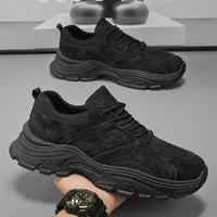 Sapatos masculinos de verão, novos sapatos de malha respiráveis, ténis pretos versáteis e de sola grossa, sapatos casuais da moda para pais