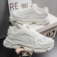 Sapatos masculinos de verão 2025 Novos sapatos brancos respiráveis, sapatos desportivos versáteis e de sola grossa para homens na moda, sapatos casuais
