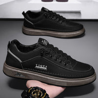 Sapatos de primavera para homem, novos sapatos brancos respiráveis, ténis desportivos casuais de um só pedal na moda, sapatos modernos