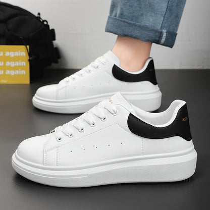 Sapatos masculinos de verão 2025, sapatos brancos pequenos e respiráveis, sapatos desportivos masculinos versáteis e com sola grossa, sapatos casuais, sapatos modernos