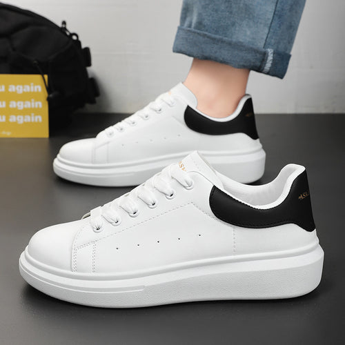 Sapatos masculinos de verão 2025, sapatos brancos pequenos e respiráveis, sapatos desportivos masculinos versáteis e com sola grossa, sapatos casuais, sapatos modernos