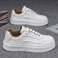 Sapatos masculinos de primavera, novos sapatos brancos de couro respiráveis, ténis de sola grossa e versáteis da moda, ténis casuais, sapatos modernos