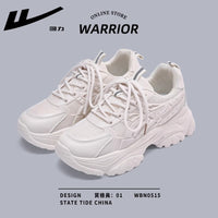 Sapatos brancos Warrior respiráveis e de sola grossa, sapatos simples de novo pai de cor coreana, estilo academia, sapatos confortáveis para mulheres