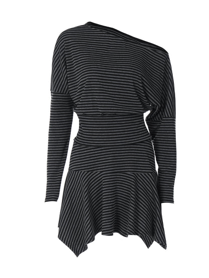 T-shirt longa à moda europeia e americana de estilo urbano com bloqueio de cor, ajustada às riscas e ombros descobertos, conjunto versátil de saia curta assimétrica para mulheres