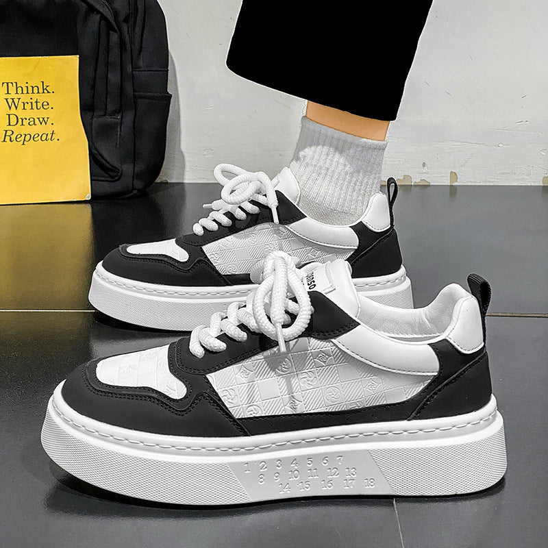 Ténis brancos versáteis e modernos ao estilo coreano para homens, ténis de nova moda da primavera 2025, sapatos casuais leves com atacadores para estudantes
