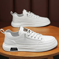 Sapatos masculinos de verão, sapatos brancos novos e respiráveis, sapatos desportivos versáteis e na moda ao estilo coreano, sapatos casuais baixos, sapatos modernos