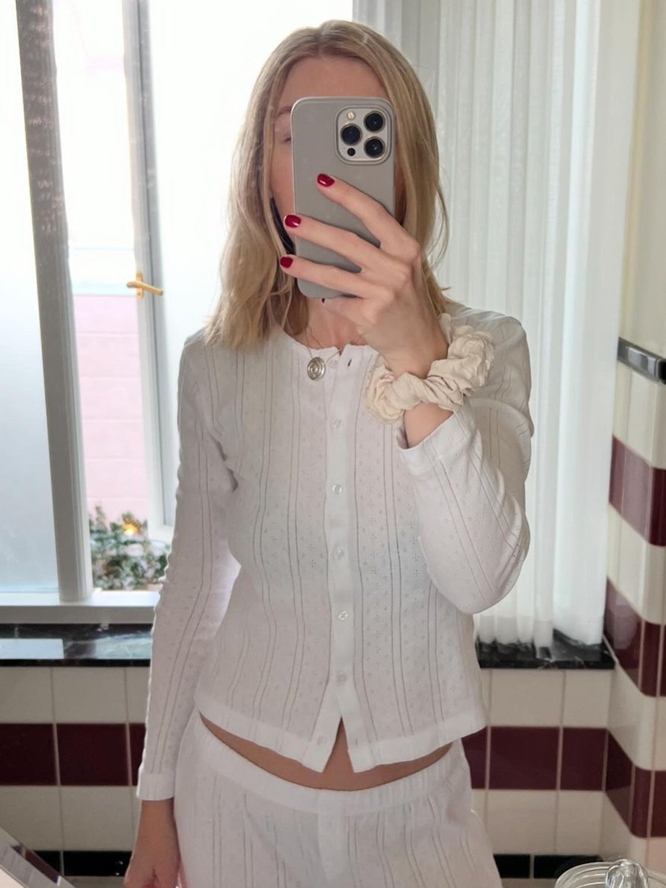 Cardigan europeu e americano, de gola redonda fina e cintura alta, em malha curta para mulher, top versátil de verão de manga comprida
