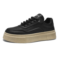 Sapatos masculinos de primavera, novos sapatos brancos de couro respiráveis, ténis de sola grossa e versáteis da moda, ténis casuais, sapatos modernos