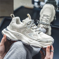 Sapatilhas masculinas 2025 novas sapatilhas desportivas casuais na moda respiráveis de verão, sapatilhas versáteis de rede para corrida para corrida que aumentam a altura