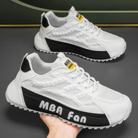 Novos Sapatos Brancos Brancos de Verão 2025 de Rede Fina Fino Respiráveis Respiráveis Desportivos Versáteis Brancos Ténis Forrest Dad para Aumento de Altura