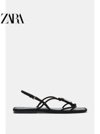 Sandálias rasteiras de bico redondo com detalhes metálicos, pretas, da coleção verão 2026 da ZARA (código: 1621710 800).
