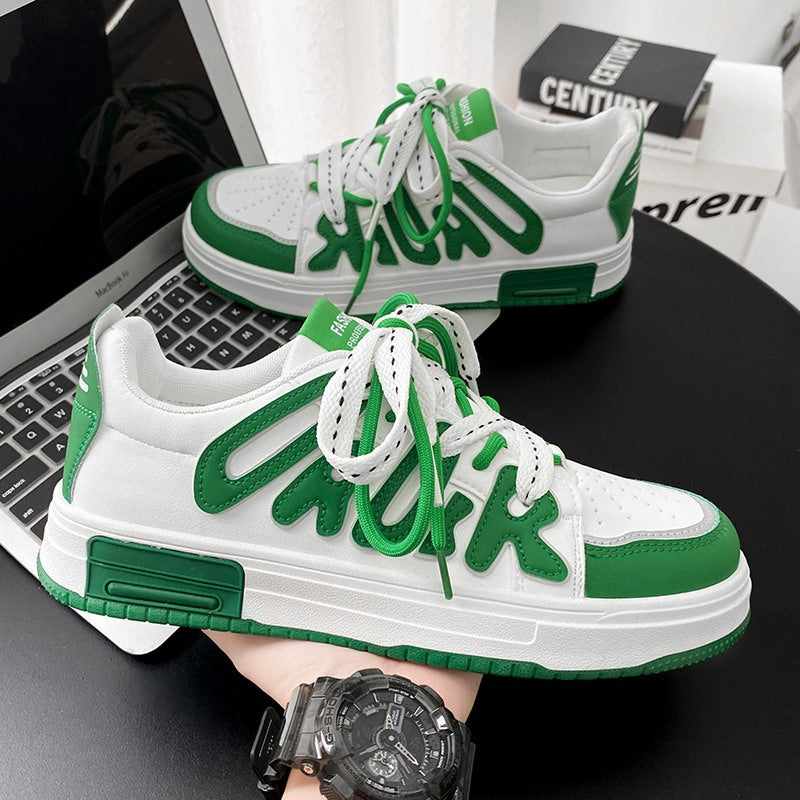 Sapatos de primavera para homem, novos sapatos casuais flexíveis e modernos ao estilo Hong Kong, sapatos juvenis, sapatos desportivos brancos e modernos