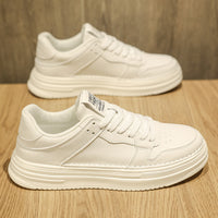 Sapatos de Homem Ténis Brancos Versáteis Primavera 2024, Sapatos Casuais Casuais Impermeáveis de Homem em Pele, Sapatos Brancos de Sola Grossa Que Aumentam a Altura e Sapatos Modernos