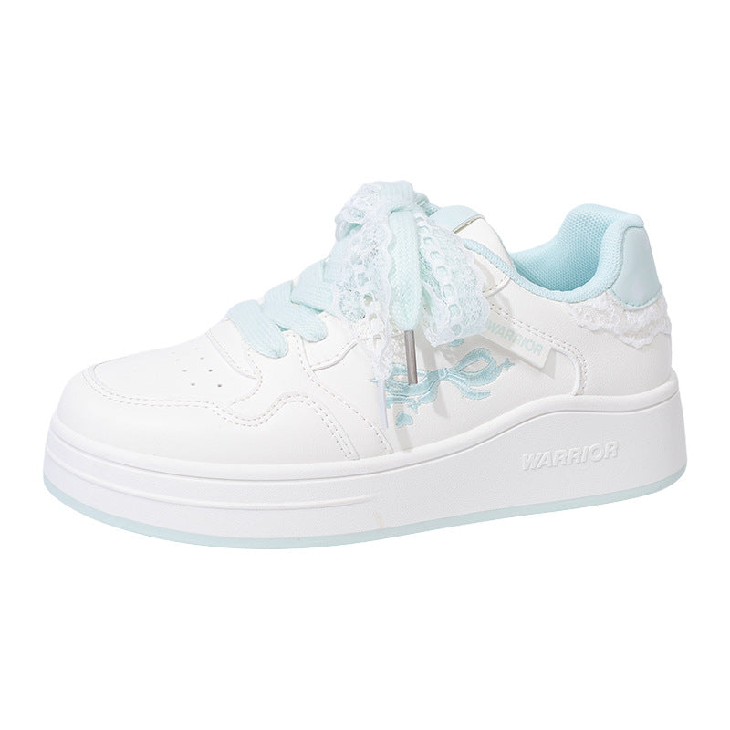 Os novos ténis de skate de cano baixo, confortáveis e versáteis, laço com blocos de cor, sapatos casuais de alto custo-benefício, design elegante para mulheres