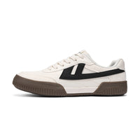 Sapatos de lona preto e branco da moda Warrior de cor sólida, sapatos casuais novos e versáteis de primavera, sapatos de solas grossas que aumentam a altura para homens