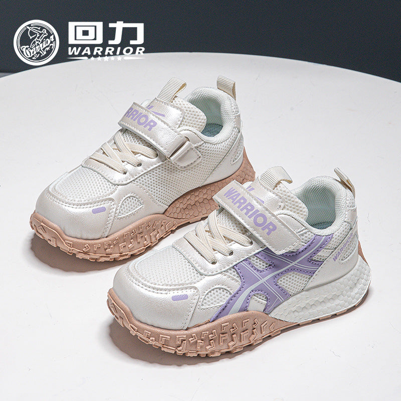 Os novos sapatos baixos versáteis e na moda da Warrior, para rapazes e raparigas, desenharam sapatos desportivos confortáveis e sapatos casuais de estilo coreano de alto valor estético