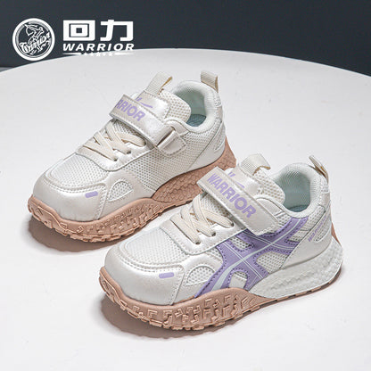 Os novos sapatos baixos versáteis e na moda da Warrior, para rapazes e raparigas, desenharam sapatos desportivos confortáveis e sapatos casuais de estilo coreano de alto valor estético