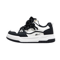 Ténis versáteis na moda Warrior com design a preto e branco e sapatos estudantis de sola grossa, sapatos casuais unissexo respiráveis para todas as estações