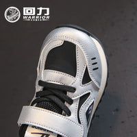 Ténis desportivos novos para rapazes e raparigas em outono em pele, sapatos de treino Warrior bege moral, sapatos casuais versáteis e baixos, sapatos de estudante