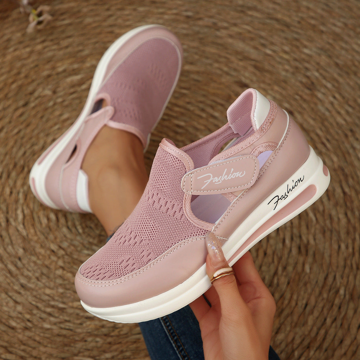 Sapatos casuais casuais plus size transfronteiriços europeus e americanos para mulheres na primavera/verão, novos sapatos casuais de malha com velcro respirável e planos independentes em pé