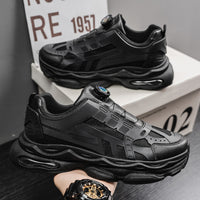 Sapatos masculinos de verão 2025 Novos sapatos brancos respiráveis, sapatos desportivos versáteis e de sola grossa para homens na moda, sapatos casuais