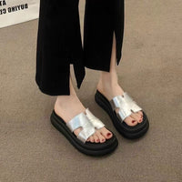 Sapatilhas de Mulher 2025 Verão Novo Bico Redondo Sandálias de Praia que Aumentam a Altura Sandálias de Moda Roupa Exterior para Mulher
