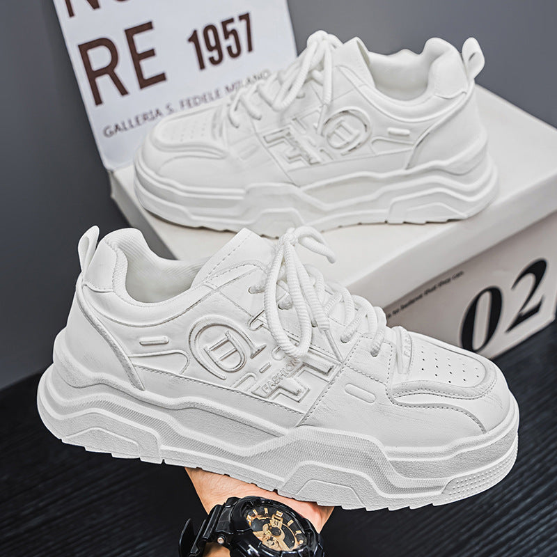 Sapatos de primavera para homem, novos sapatos brancos respiráveis, sapatos desportivos da moda, versáteis de sola grossa que aumentam a altura, ténis casuais, sapatos modernos