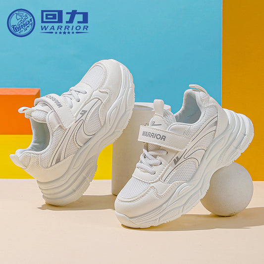 Sapatos infantis de rede Warrior spring novos e respiráveis, cor sólida, sapatos brancos simples e versáteis de sola grossa, ténis modernos para o exterior