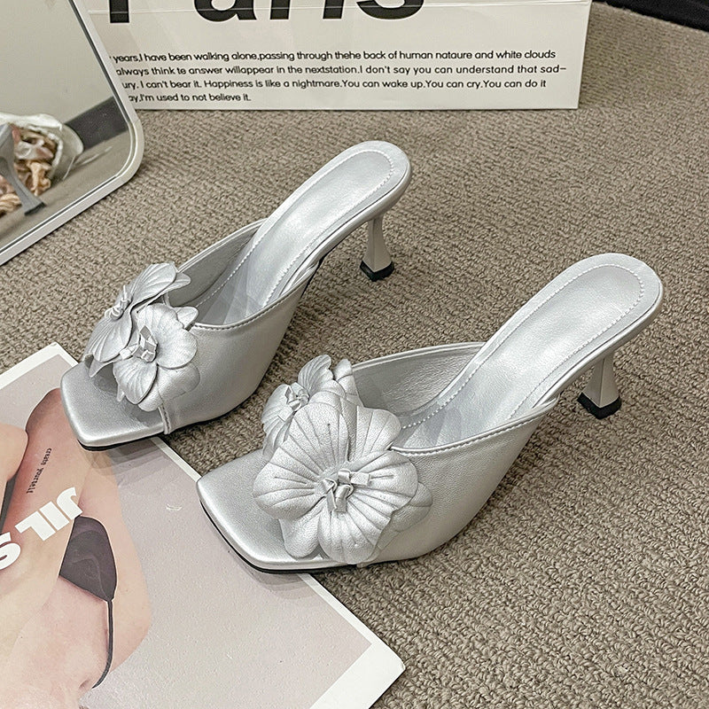 Sandálias francesas de salto agulha 2025 primavera/verão novo acessório de calçado feminino 3D floral de moda versátil
