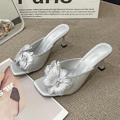 Sandálias francesas de salto agulha 2025 primavera/verão novo acessório de calçado feminino 3D floral de moda versátil